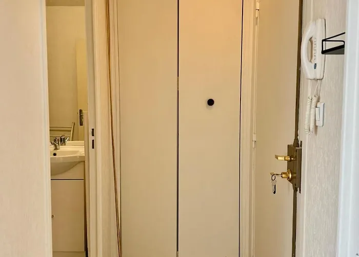 Le Petit Colonel Proche De L'iut - Free Parking